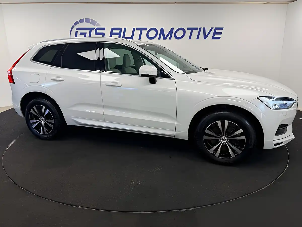 Used 2020 Volvo XC60 Momentum Crystal White - Interior and Exterior details 9