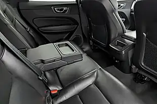 Used 2020 Volvo XC60 Momentum Ice White - Interior and Exterior details 16