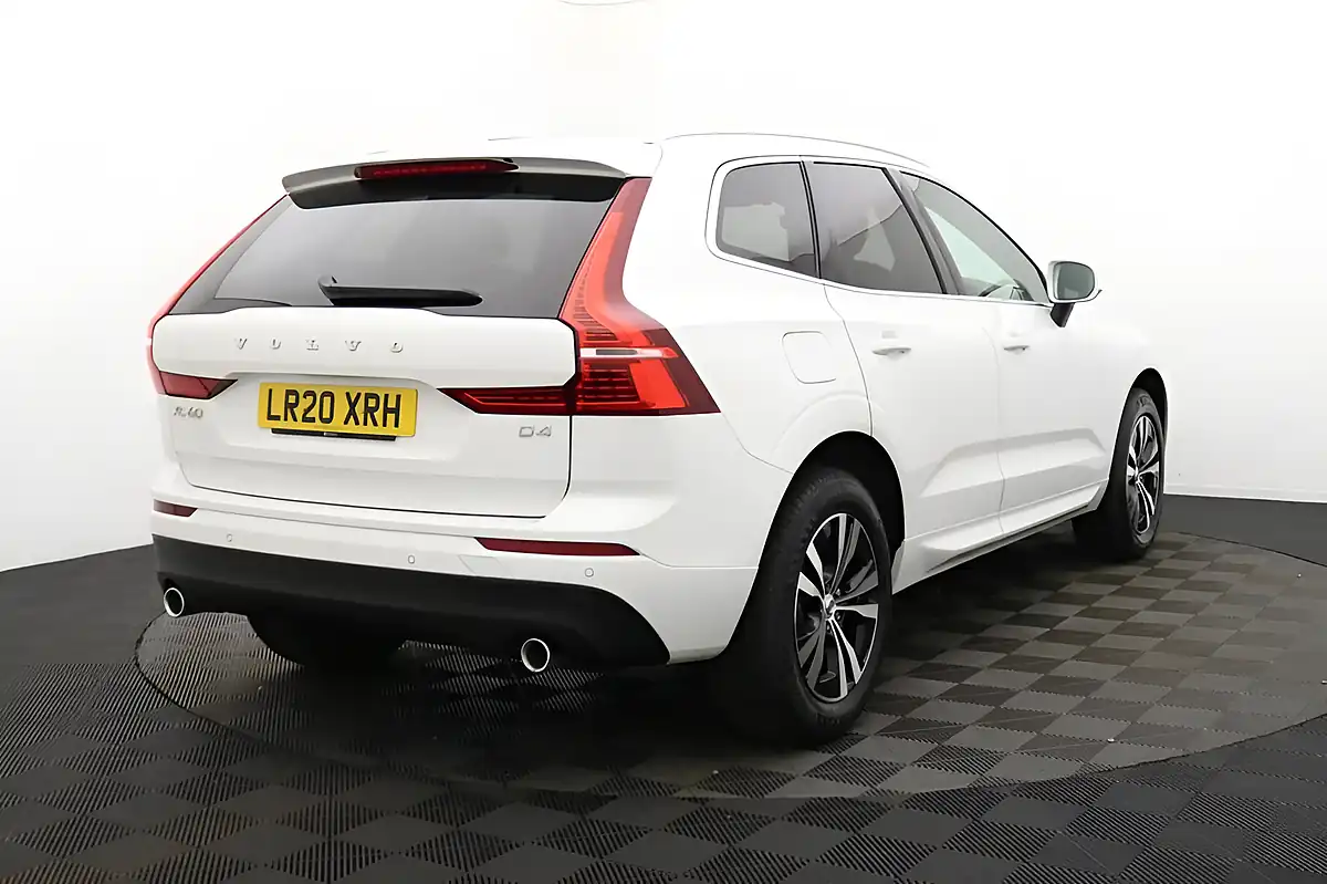 Used 2020 Volvo XC60 Momentum Ice White - Interior and Exterior details 5