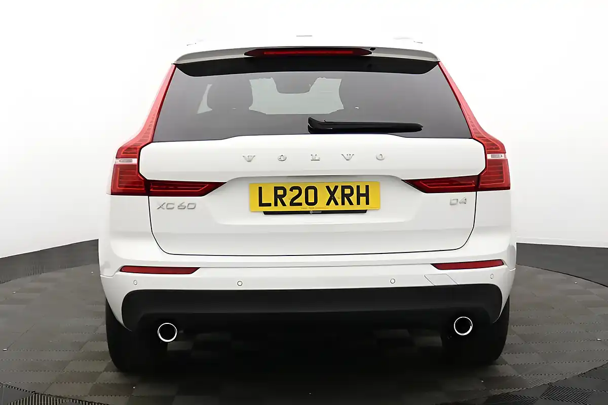 Used 2020 Volvo XC60 Momentum Ice White - Interior and Exterior details 6