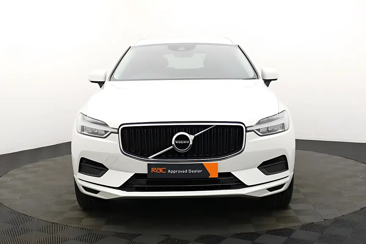 Used 2020 Volvo XC60 Momentum Ice White - Interior and Exterior details 9