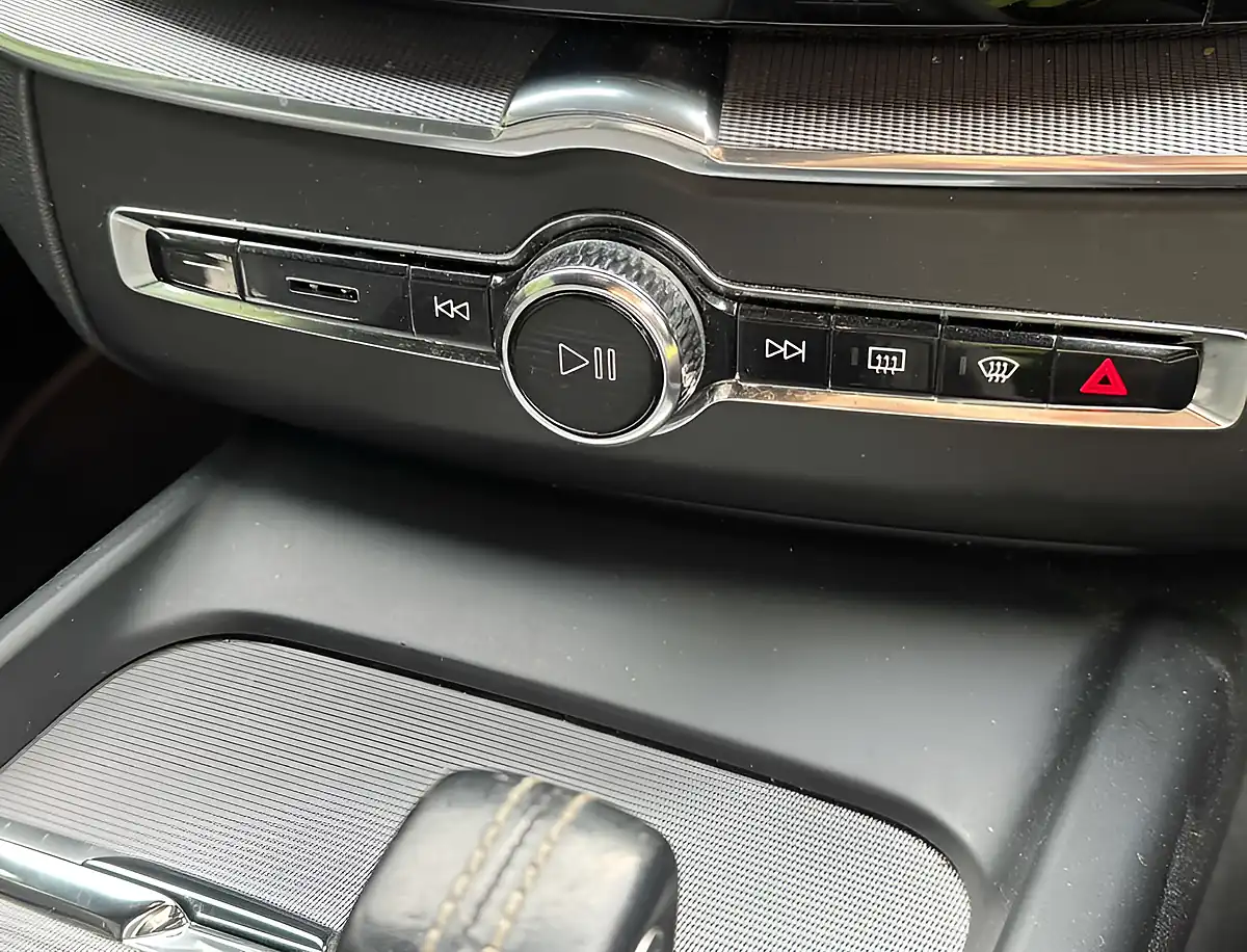 Used 2020 Volvo XC60 R-Design Osmium Grey - Interior and Exterior details 16