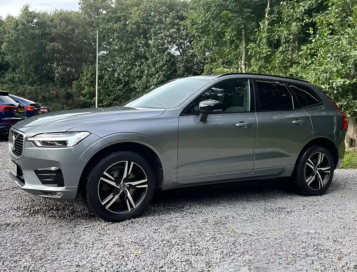 Used 2020 Volvo XC60 R-Design Osmium Grey - Interior and Exterior details 7