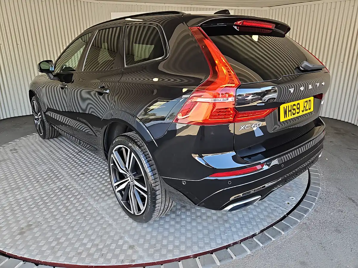Used 2020 Volvo XC60 R-Design Pro Onyx Black - Interior and Exterior details 10
