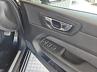 Used 2020 Volvo XC60 R-Design Pro Onyx Black - Interior and Exterior details 12