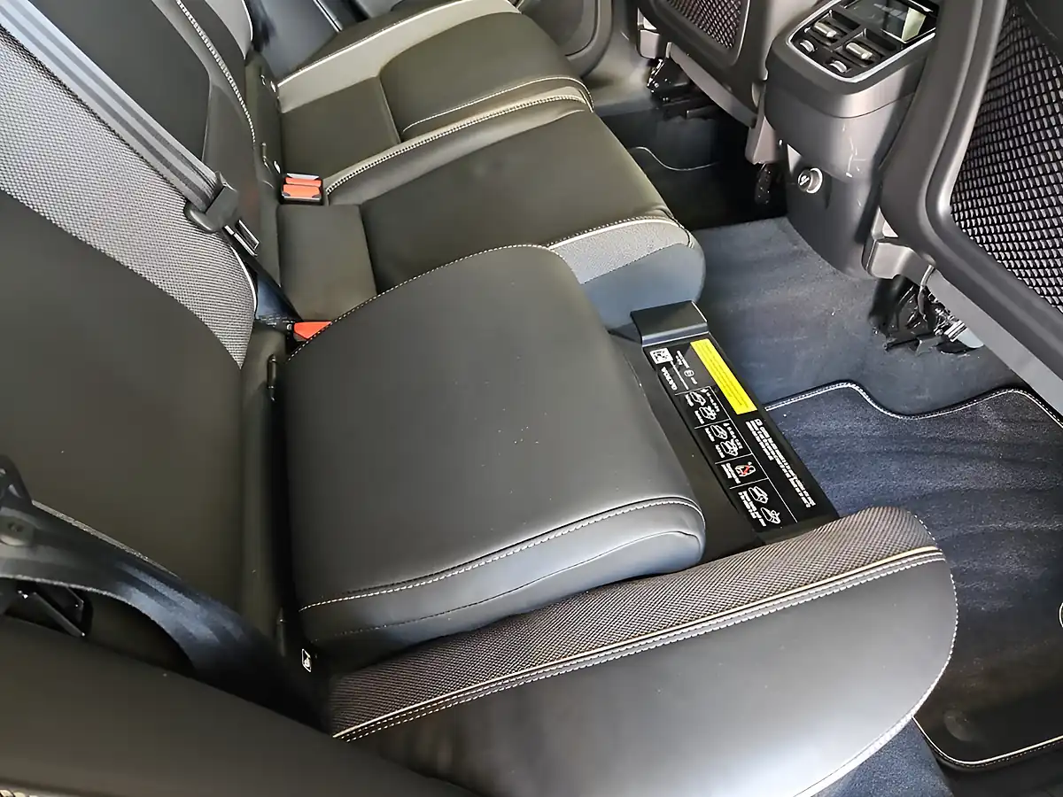Used 2020 Volvo XC60 R-Design Pro Onyx Black - Interior and Exterior details 14