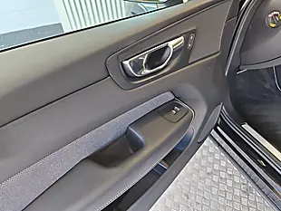 Used 2020 Volvo XC60 R-Design Pro Onyx Black - Interior and Exterior details 18