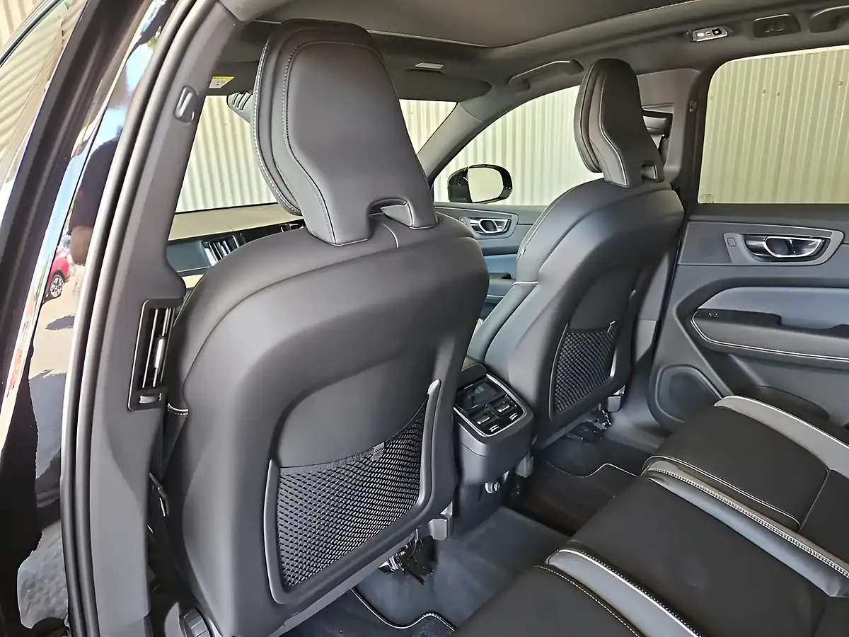 Used 2020 Volvo XC60 R-Design Pro Onyx Black - Interior and Exterior details 19