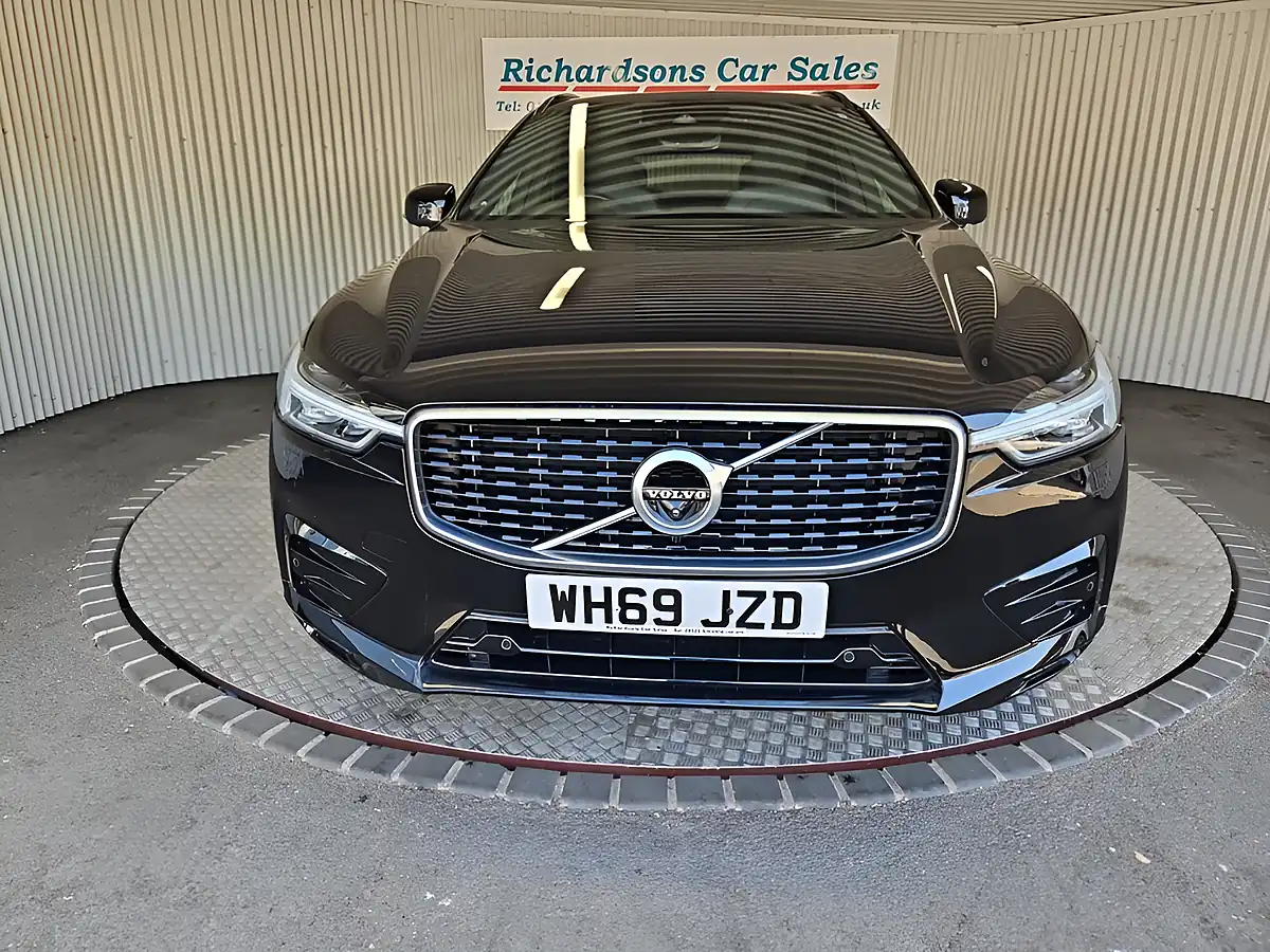 Used 2020 Volvo XC60 R-Design Pro Onyx Black - Interior and Exterior details 2