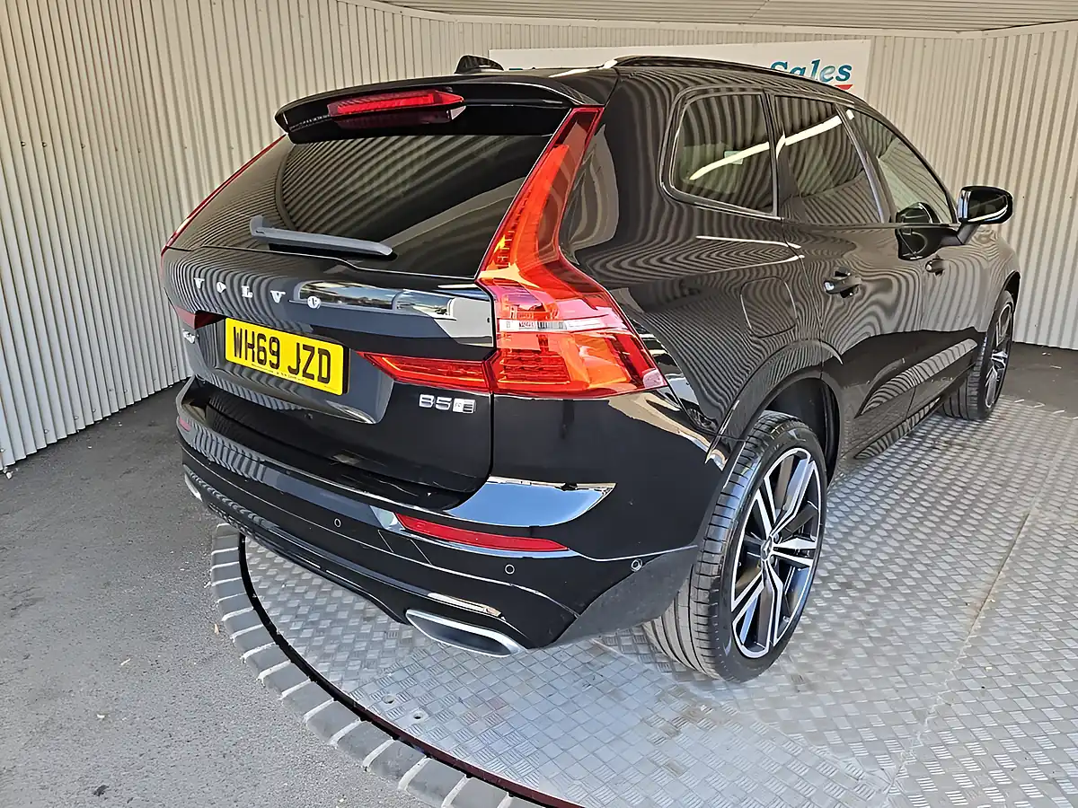 Used 2020 Volvo XC60 R-Design Pro Onyx Black - Interior and Exterior details 7