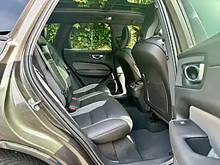 Used 2020 Volvo XC60 R-Design Pro Pine Grey - Interior and Exterior details 10