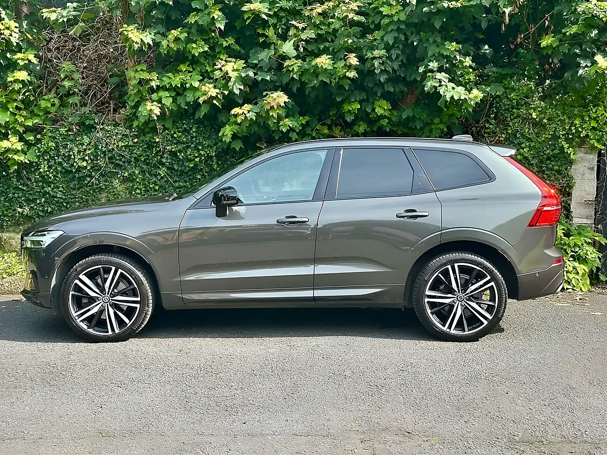 Used 2020 Volvo XC60 R-Design Pro Pine Grey - Interior and Exterior details 3