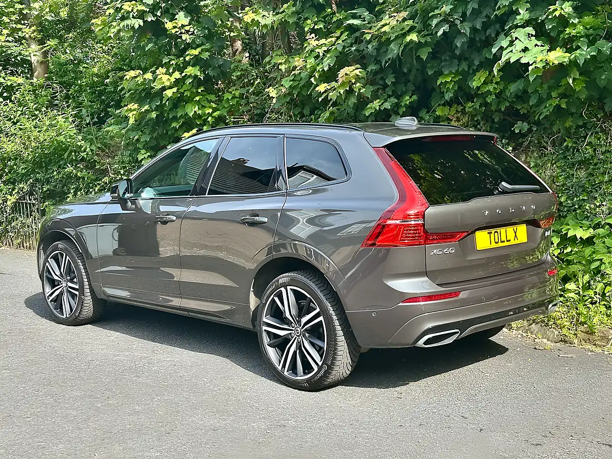 Used 2020 Volvo XC60 R-Design Pro Pine Grey - Interior and Exterior details 4