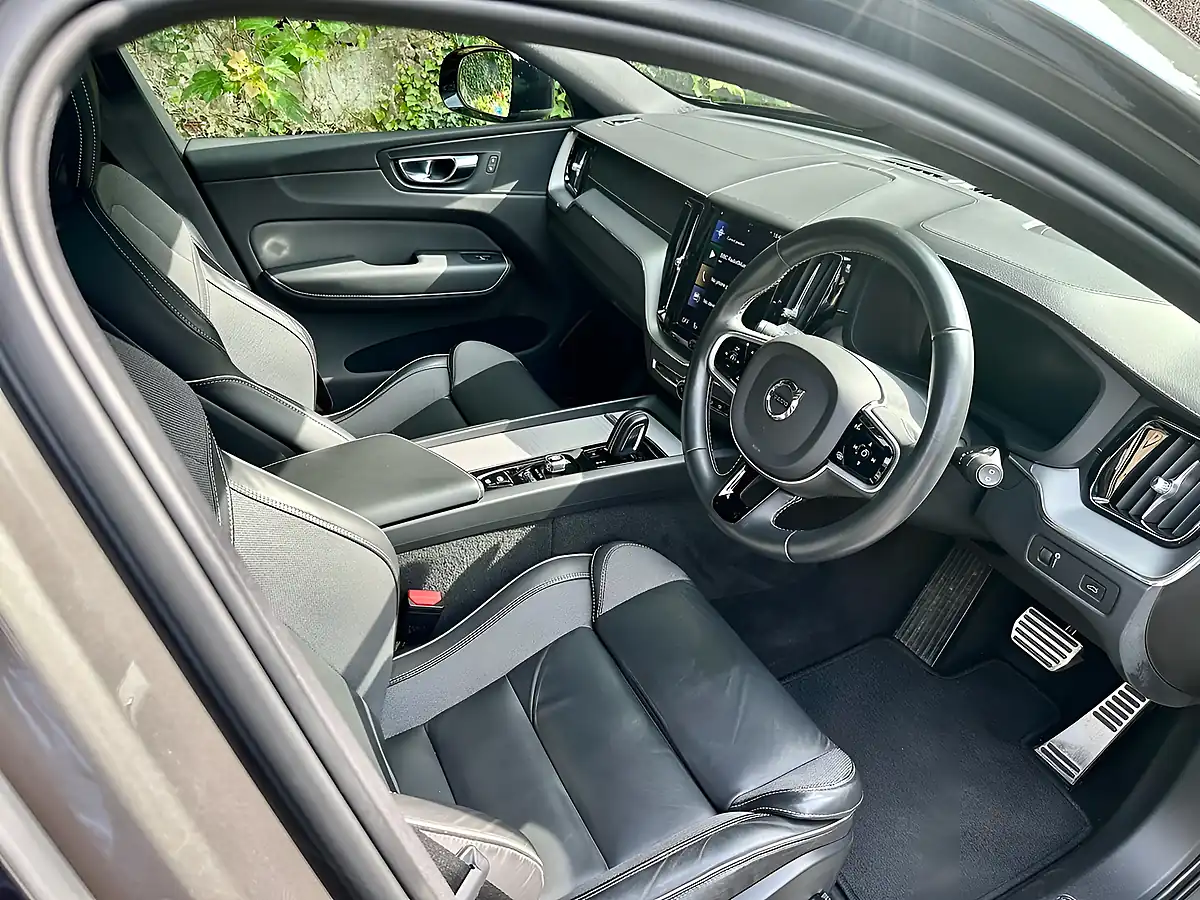 Used 2020 Volvo XC60 R-Design Pro Pine Grey - Interior and Exterior details 5