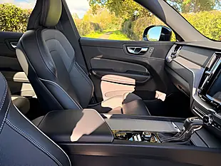 Used 2020 Volvo XC60 R-Design Red - Interior and Exterior details 10