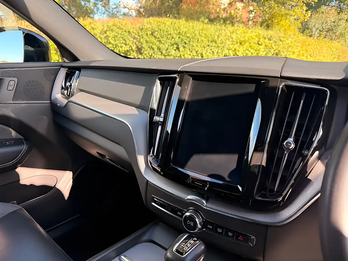 Used 2020 Volvo XC60 R-Design Red - Interior and Exterior details 11