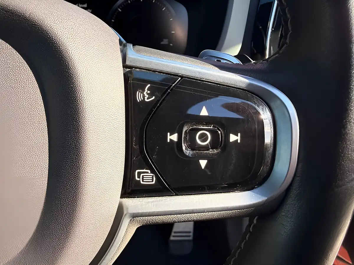 Used 2020 Volvo XC60 R-Design Red - Interior and Exterior details 20
