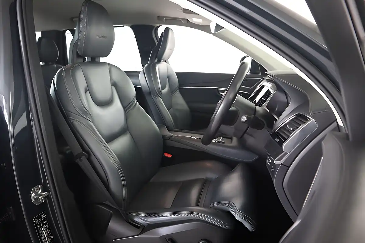 Used 2020 Volvo XC90 Inscription Grey - Interior and Exterior details 11