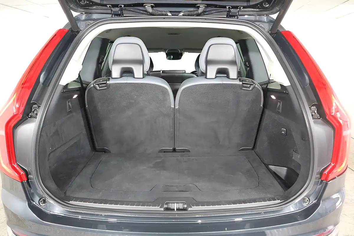 Used 2020 Volvo XC90 Inscription Grey - Interior and Exterior details 9