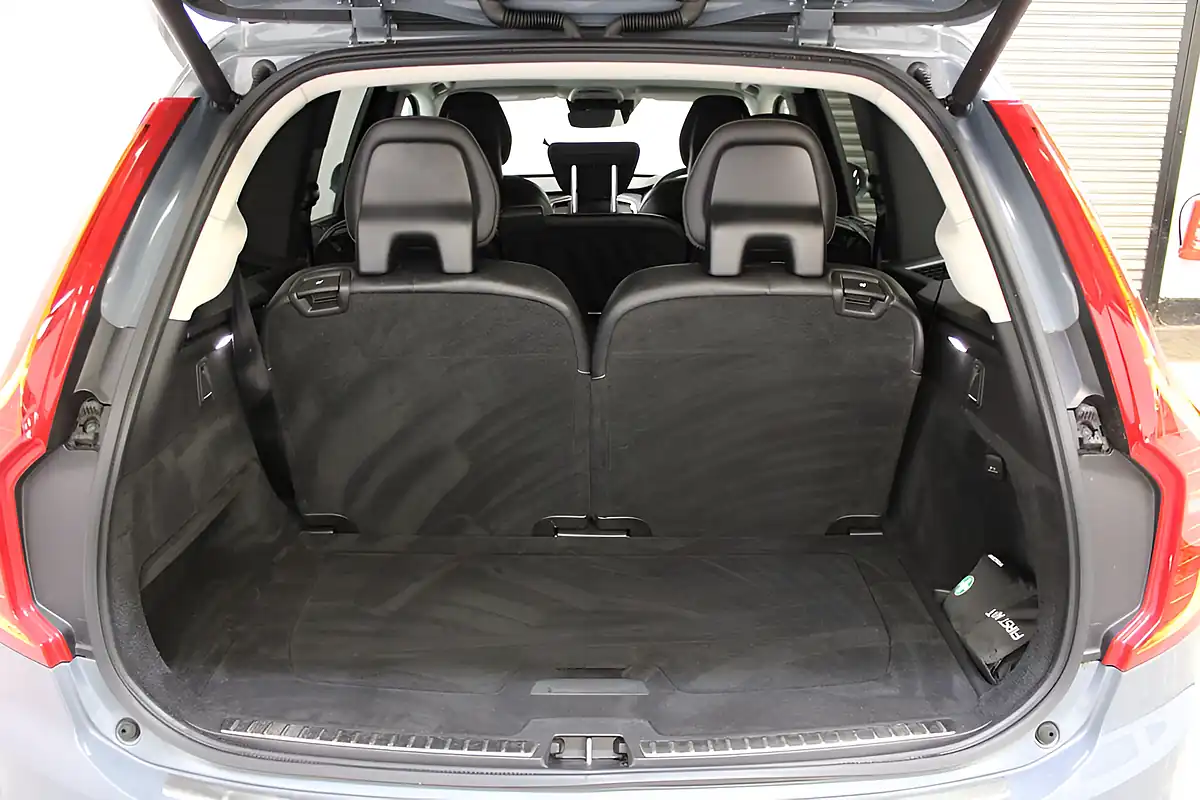 Used 2020 Volvo XC90 Inscription Thunder Grey - Interior and Exterior details 11