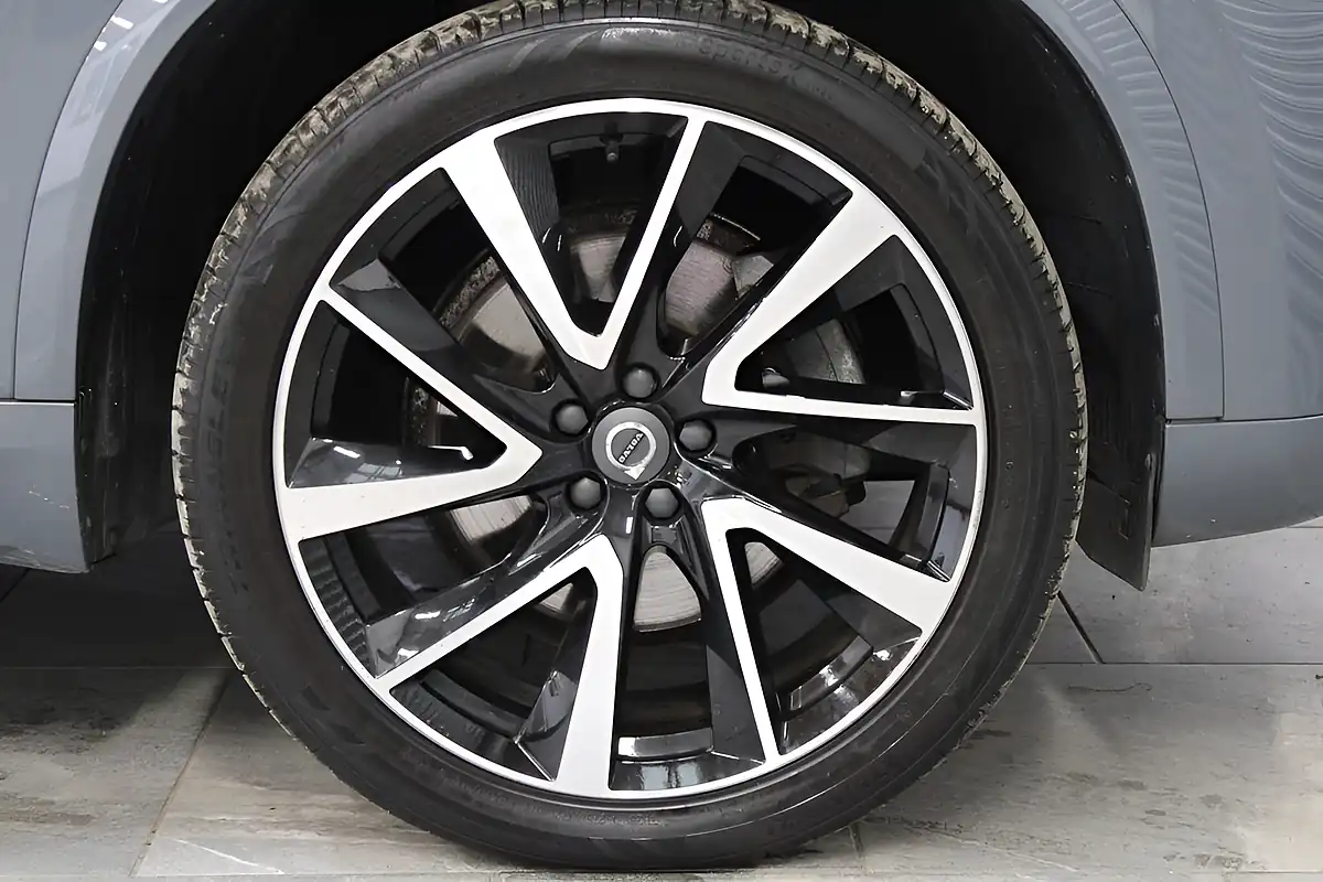 Used 2020 Volvo XC90 Inscription Thunder Grey - Interior and Exterior details 9