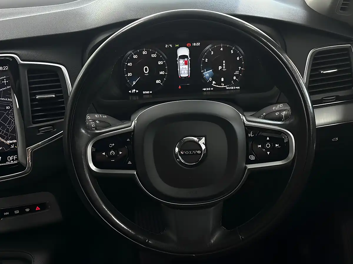 Used 2020 Volvo XC90 Momentum Grey - Interior and Exterior details 12