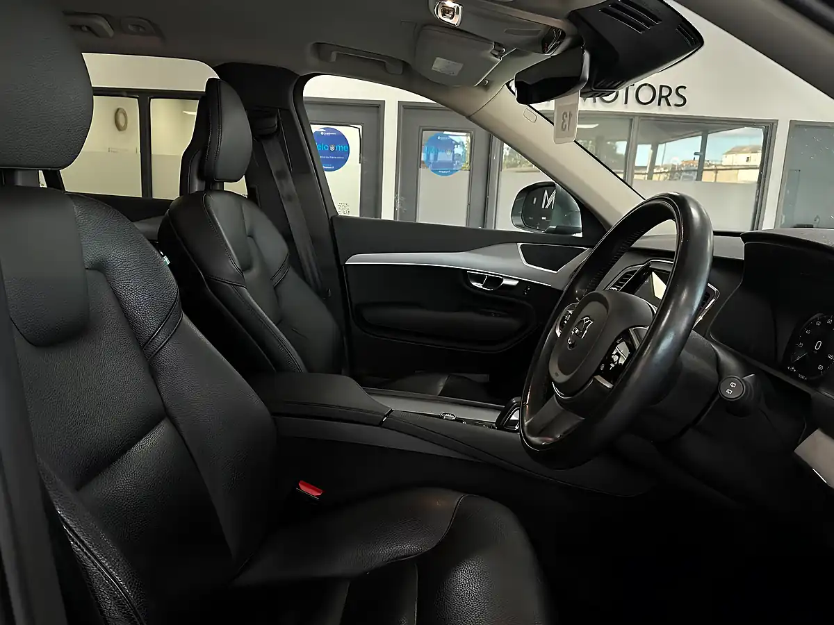 Used 2020 Volvo XC90 Momentum Grey - Interior and Exterior details 13