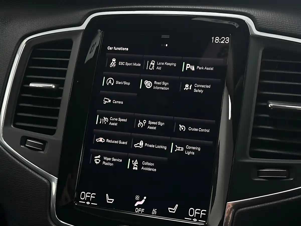 Used 2020 Volvo XC90 Momentum Grey - Interior and Exterior details 16
