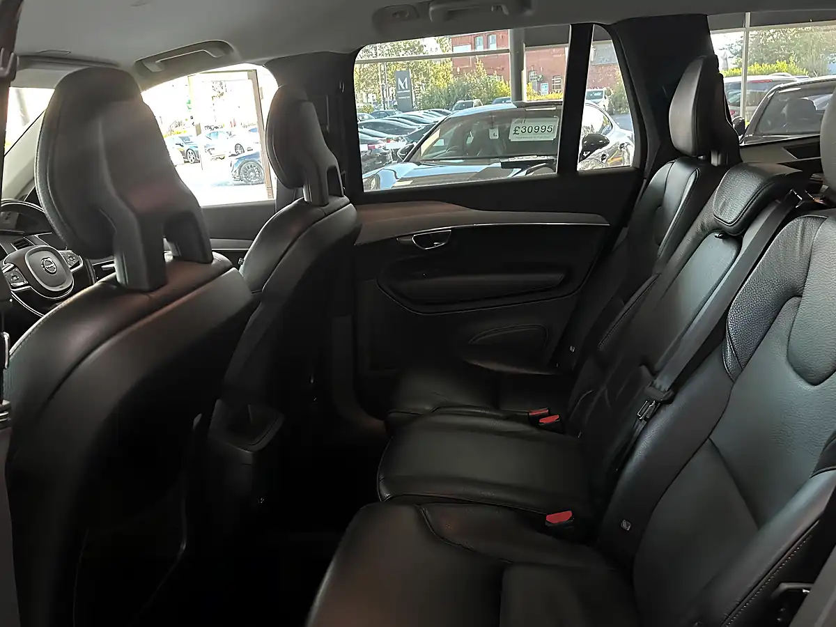 Used 2020 Volvo XC90 Momentum Grey - Interior and Exterior details 18