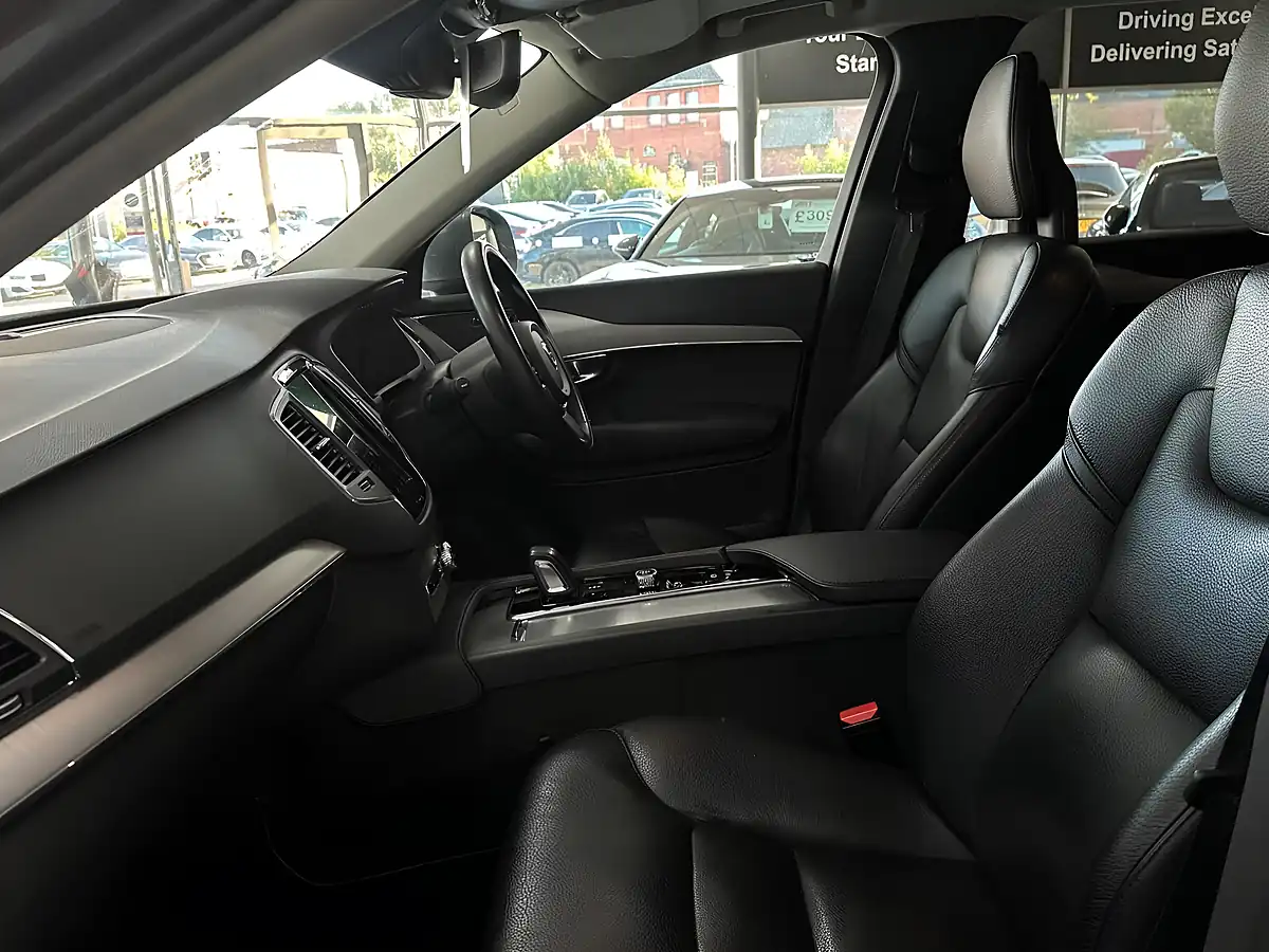 Used 2020 Volvo XC90 Momentum Grey - Interior and Exterior details 19