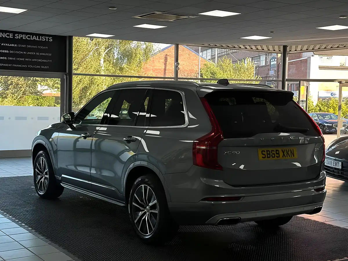 Used 2020 Volvo XC90 Momentum Grey - Interior and Exterior details 9