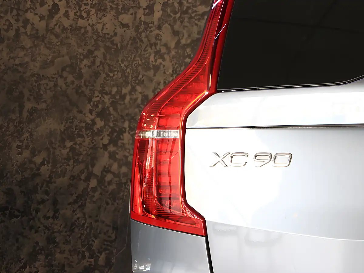 Used 2020 Volvo XC90 R-Design Pro Osmium Grey - Interior and Exterior details 19