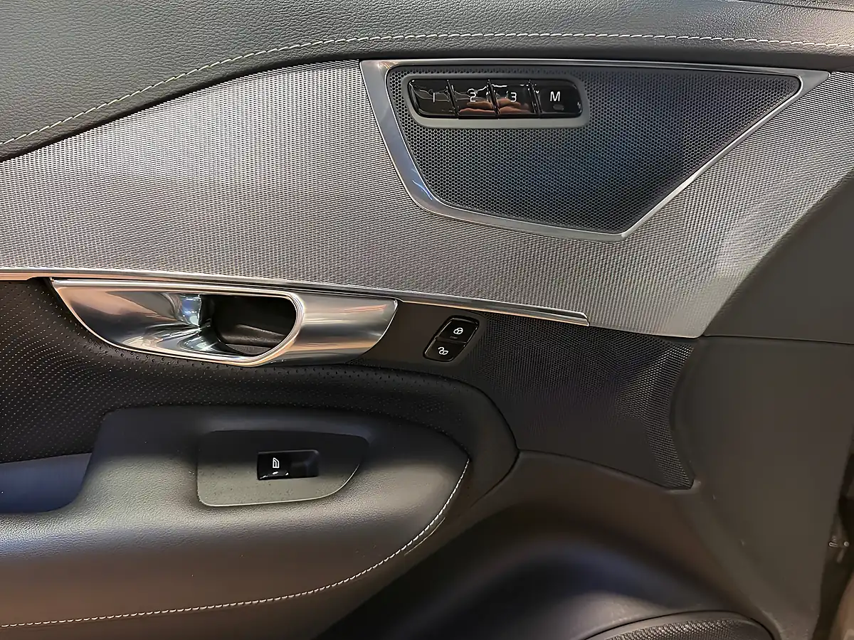 Used 2020 Volvo XC90 R-Design Pro Osmium Grey - Interior and Exterior details 2