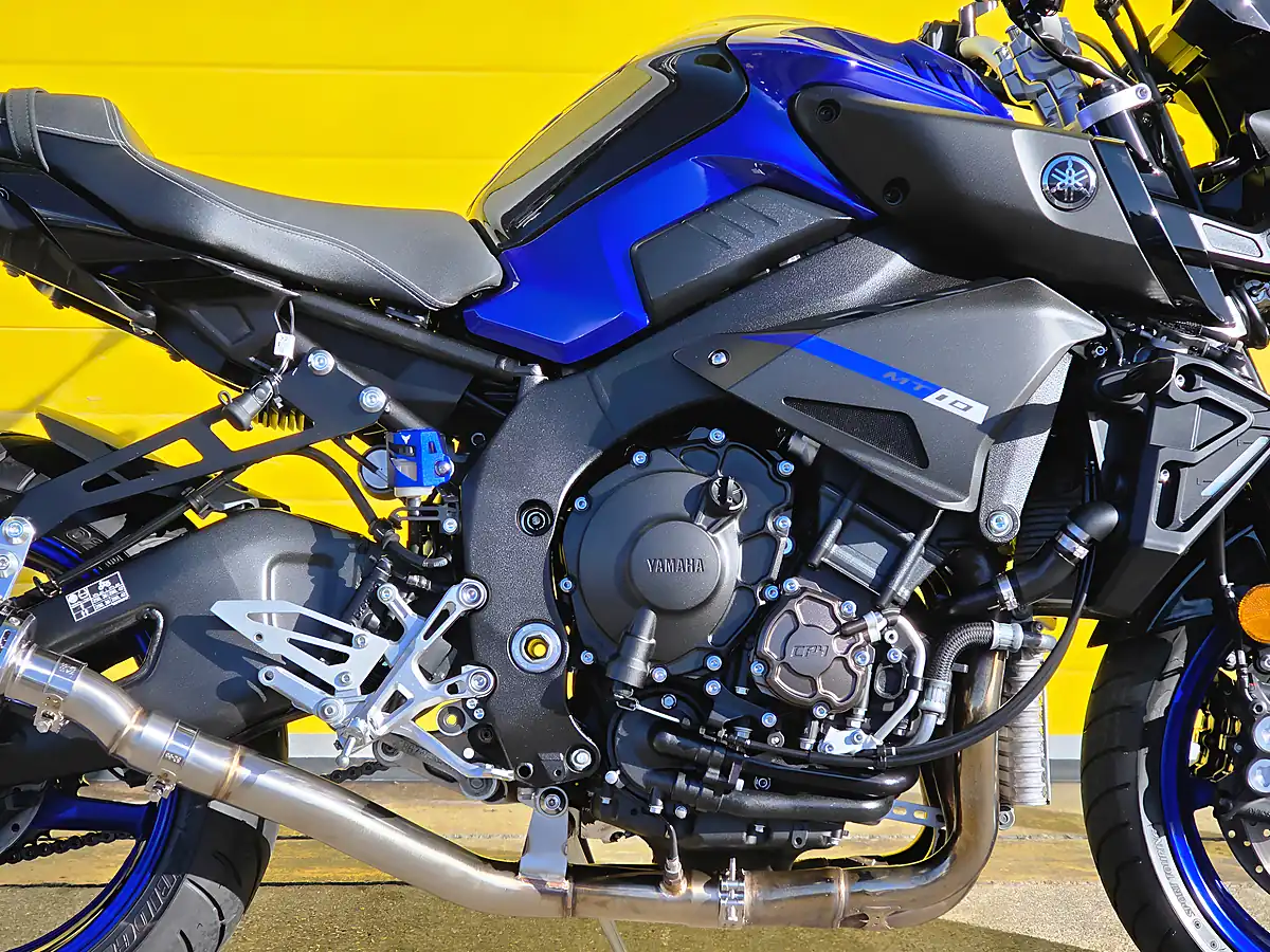 Used 2020 Yamaha MT-10 Blue - Interior and Exterior details 11