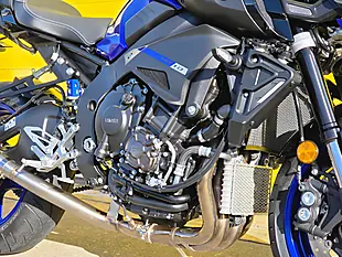 Used 2020 Yamaha MT-10 Blue - Interior and Exterior details 12