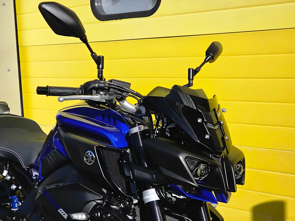 Used 2020 Yamaha MT-10 Blue - Interior and Exterior details 15