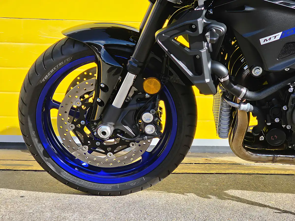 Used 2020 Yamaha MT-10 Blue - Interior and Exterior details 16