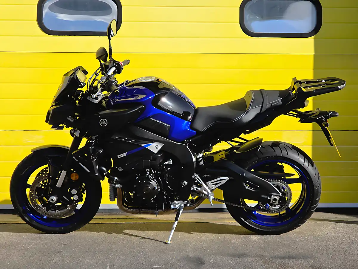 Used 2020 Yamaha MT-10 Blue - Interior and Exterior details 5