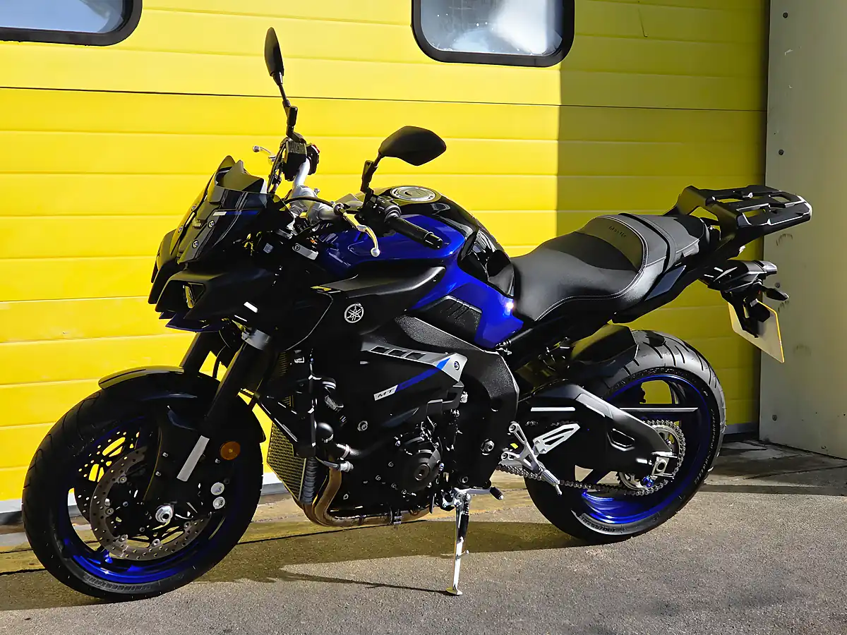 Used 2020 Yamaha MT-10 Blue - Interior and Exterior details 7