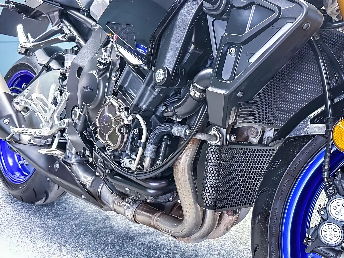 Used 2020 Yamaha MT-10 Sp Silver - Interior and Exterior details 12