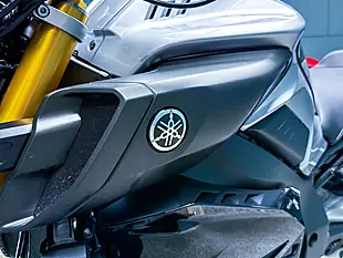 Used 2020 Yamaha MT-10 Sp Silver - Interior and Exterior details 17