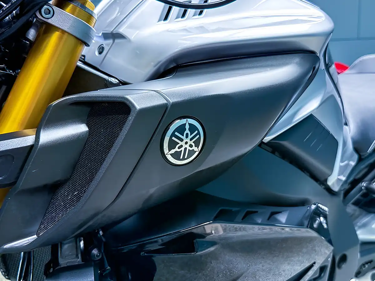 Used 2020 Yamaha MT-10 Sp Silver - Interior and Exterior details 17