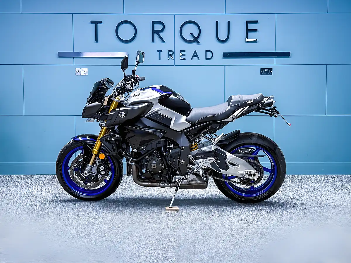 Used 2020 Yamaha MT-10 Sp Silver - Interior and Exterior details 8