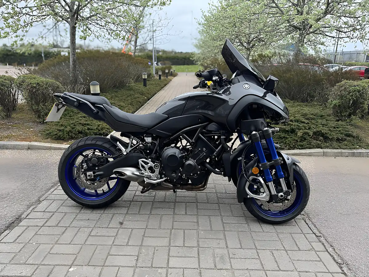Used 2020 Yamaha Niken Grey - Front View