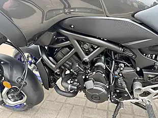 Used 2020 Yamaha Niken Grey - Interior and Exterior details 15