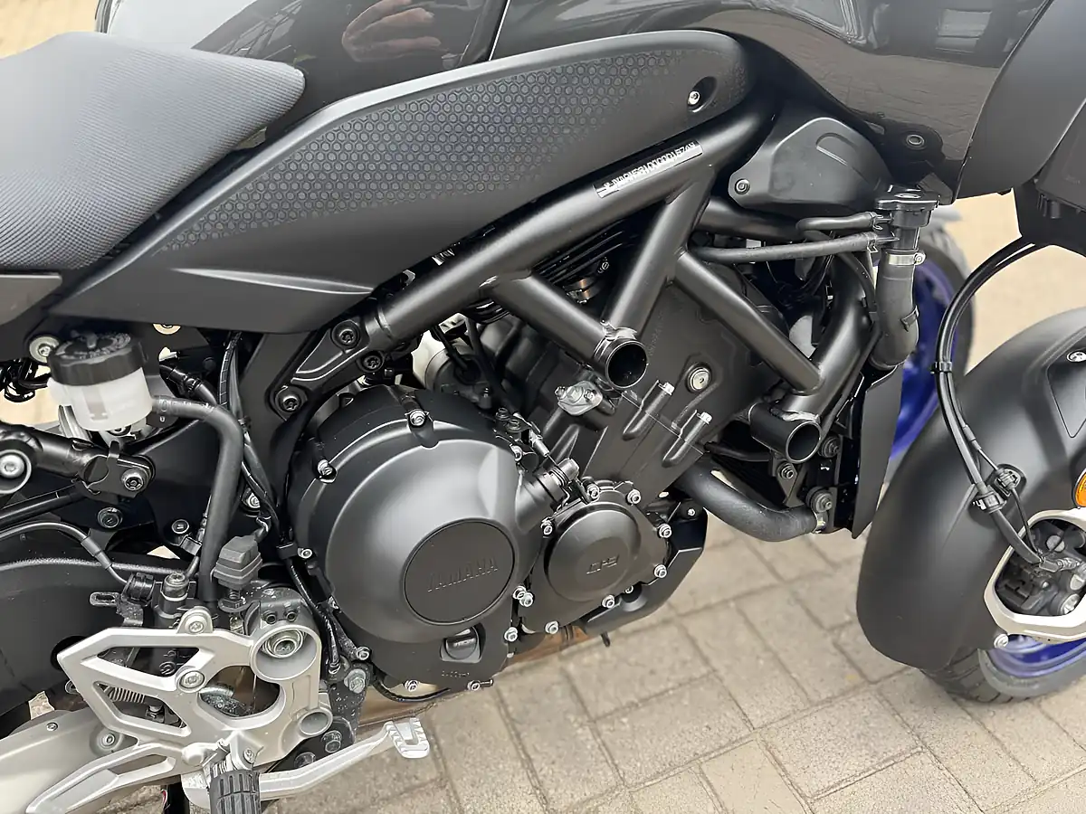 Used 2020 Yamaha Niken Grey - Interior and Exterior details 16