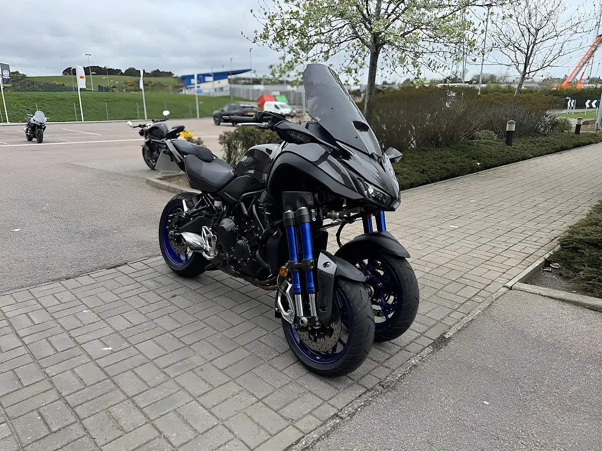 Used 2020 Yamaha Niken Grey - Interior and Exterior details 3