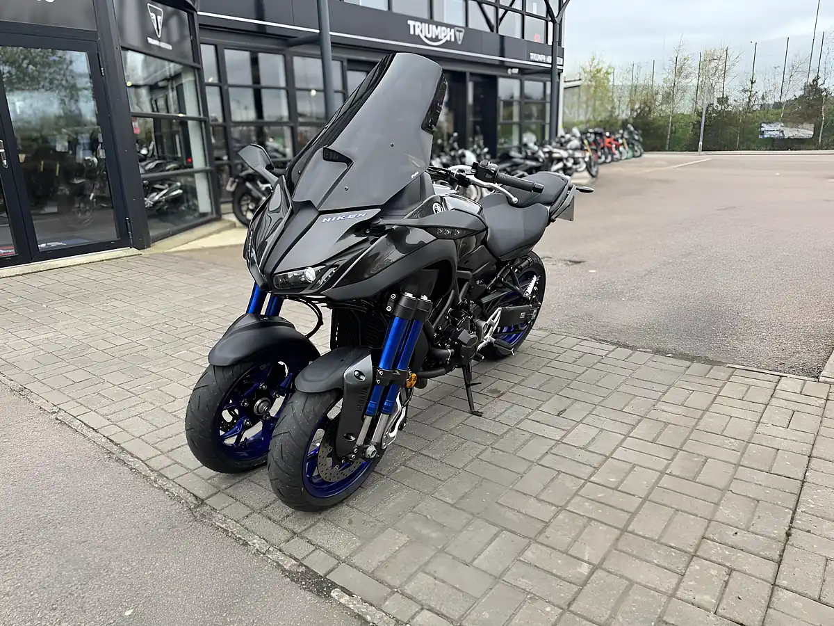 Used 2020 Yamaha Niken Grey - Interior and Exterior details 5