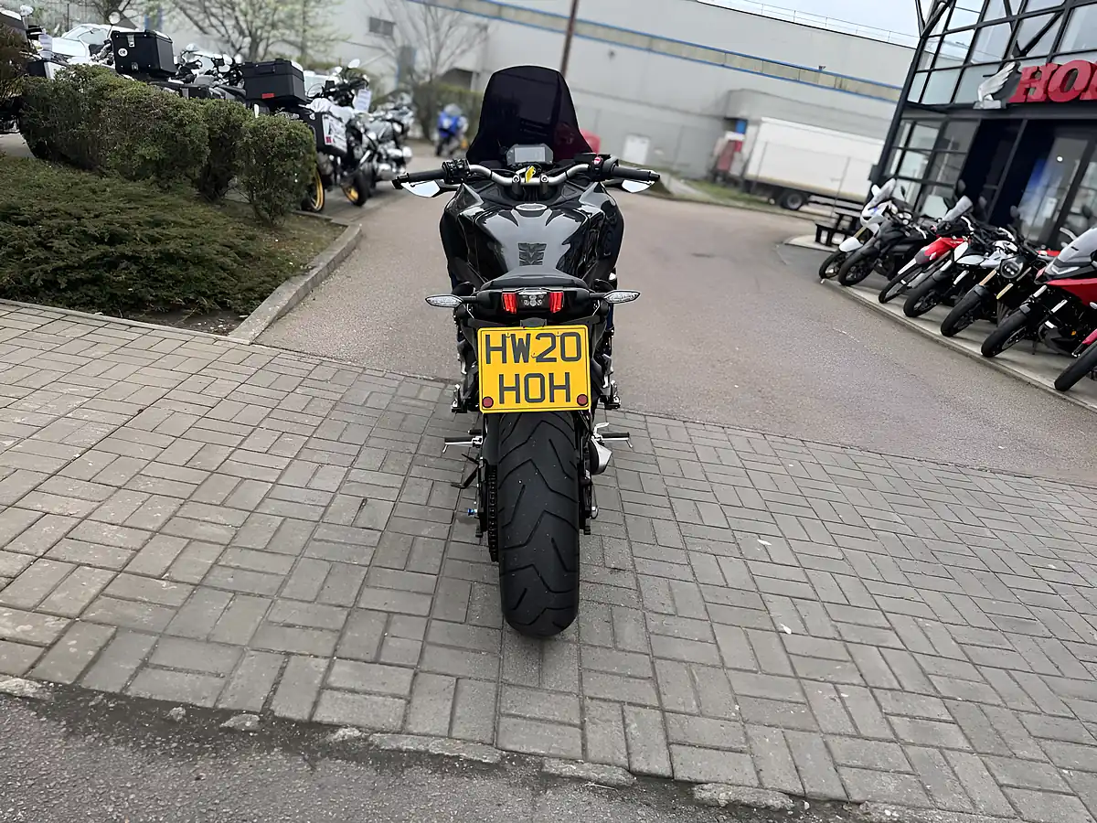 Used 2020 Yamaha Niken Grey - Interior and Exterior details 8