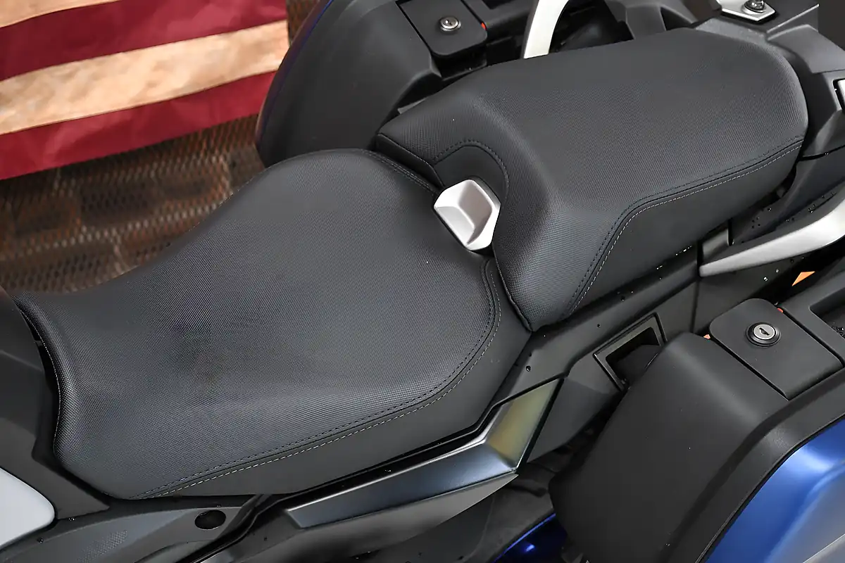 Used 2020 Yamaha Tracer 900 Grey - Interior and Exterior details 12